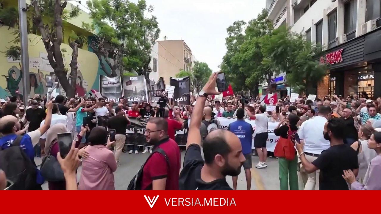 مظاهرات في تونس تطالب بتحسين الظروف الاقتصادية