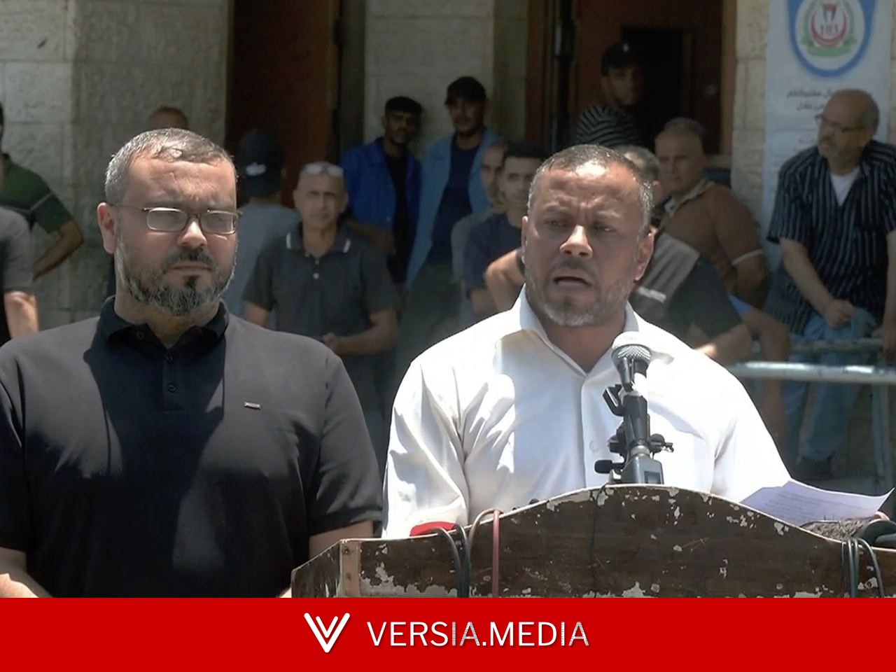 كيف علّق الغزيون على حل لجنة متابعة العمل الحكومي؟