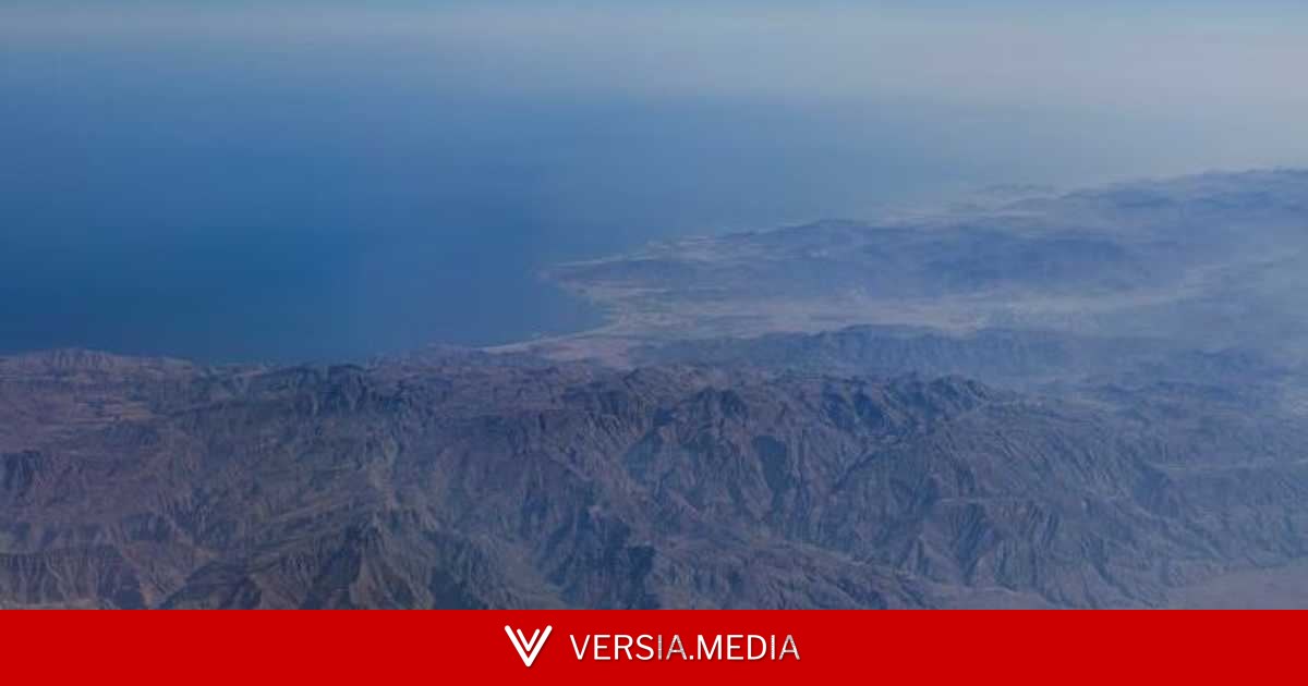 الحرس الثوري الإيراني يعلن انفجار ناقلتي نفط في هرمز