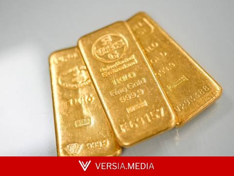 الذهب يهبط من ذروة أسبوعين مع صعود الدولار