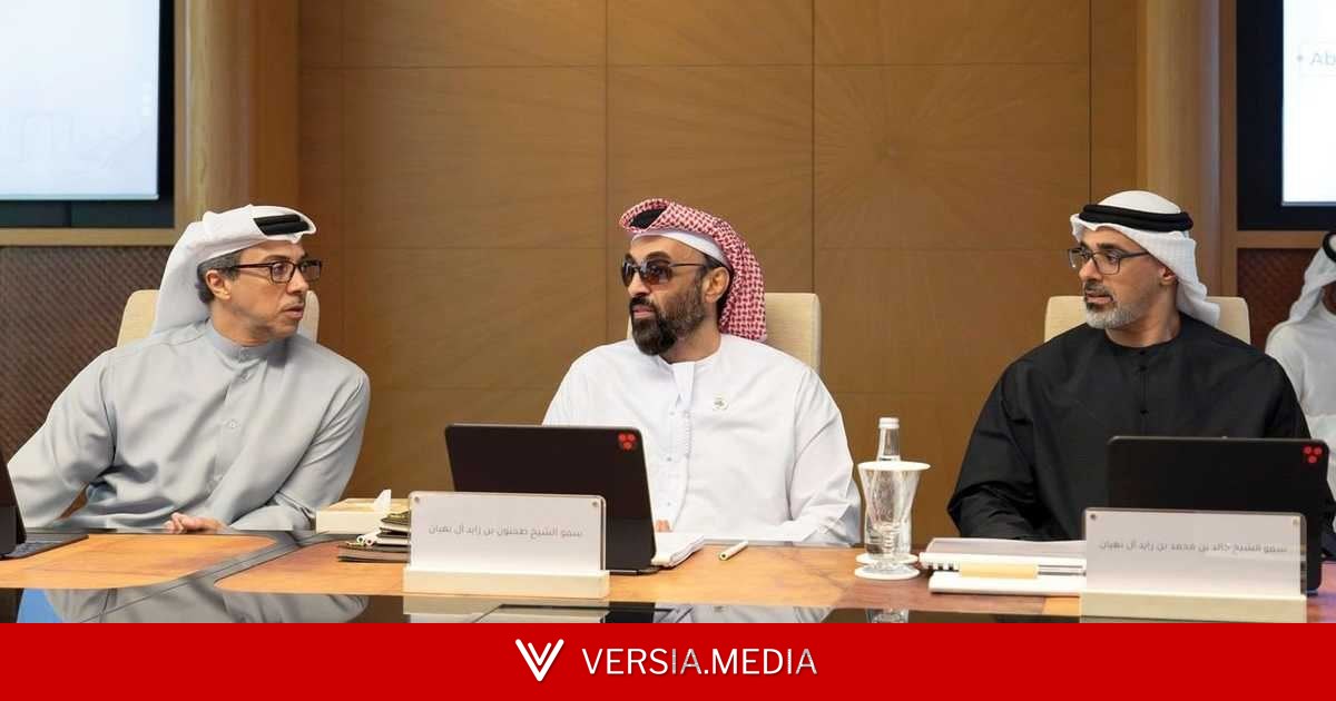 طحنون بن زايد يترأس اجتماع مجلس الشؤون الاستثمارية بأبوظبي