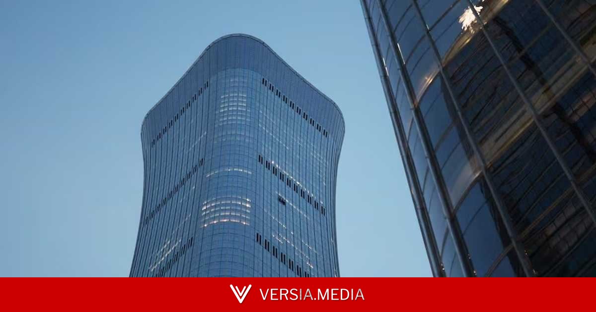 استنفار أمني عقب اصطدام طائرة صغيرة بأطول برج في بكين