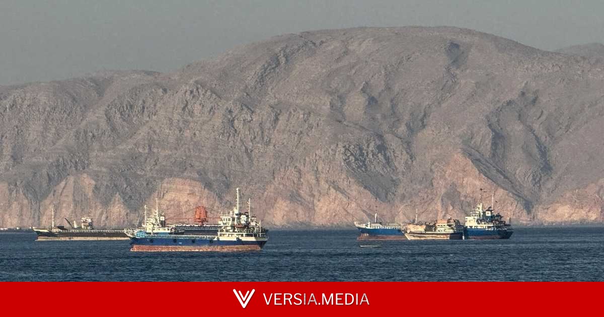 اندلاع حريق في ناقلة بعد إصابتها بمقذوف قبالة عُمان