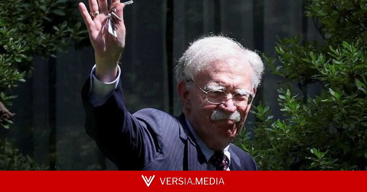 بولتون يقر بالذنب في قضية الاحتفاظ بمعلومات حساسة