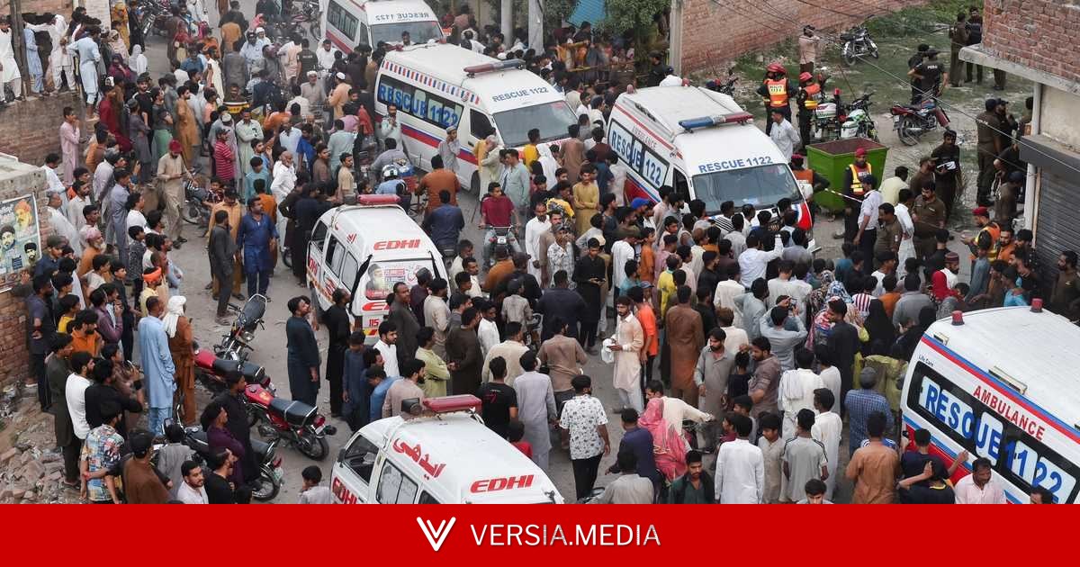 كارثة في باكستان.. انهيار سقف مركز تعليمي يودي بحياة 14 طفلا
